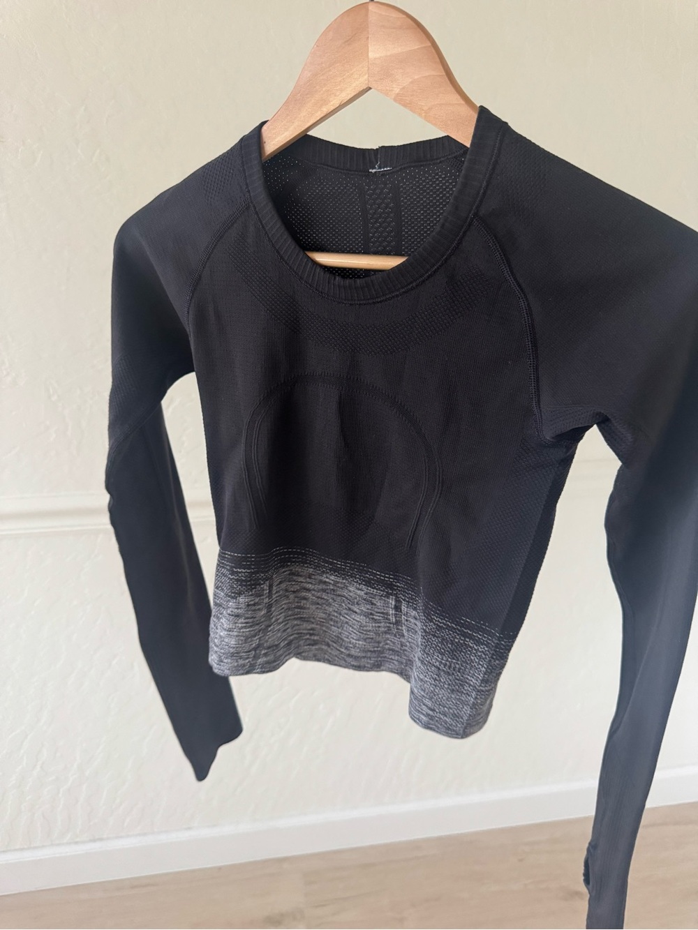 GUC- Lululemon swiftly tech- long sleeve- waist length- Sz 2